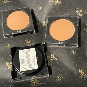 Chanel.Les Beiges healthy glow sheer colour SPF 15 powder foundation N40